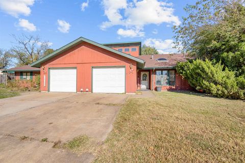 Multifamily For Sale - 216 Northridge Ct<br/> Mcpherson County, Lindsborg, KS 67456