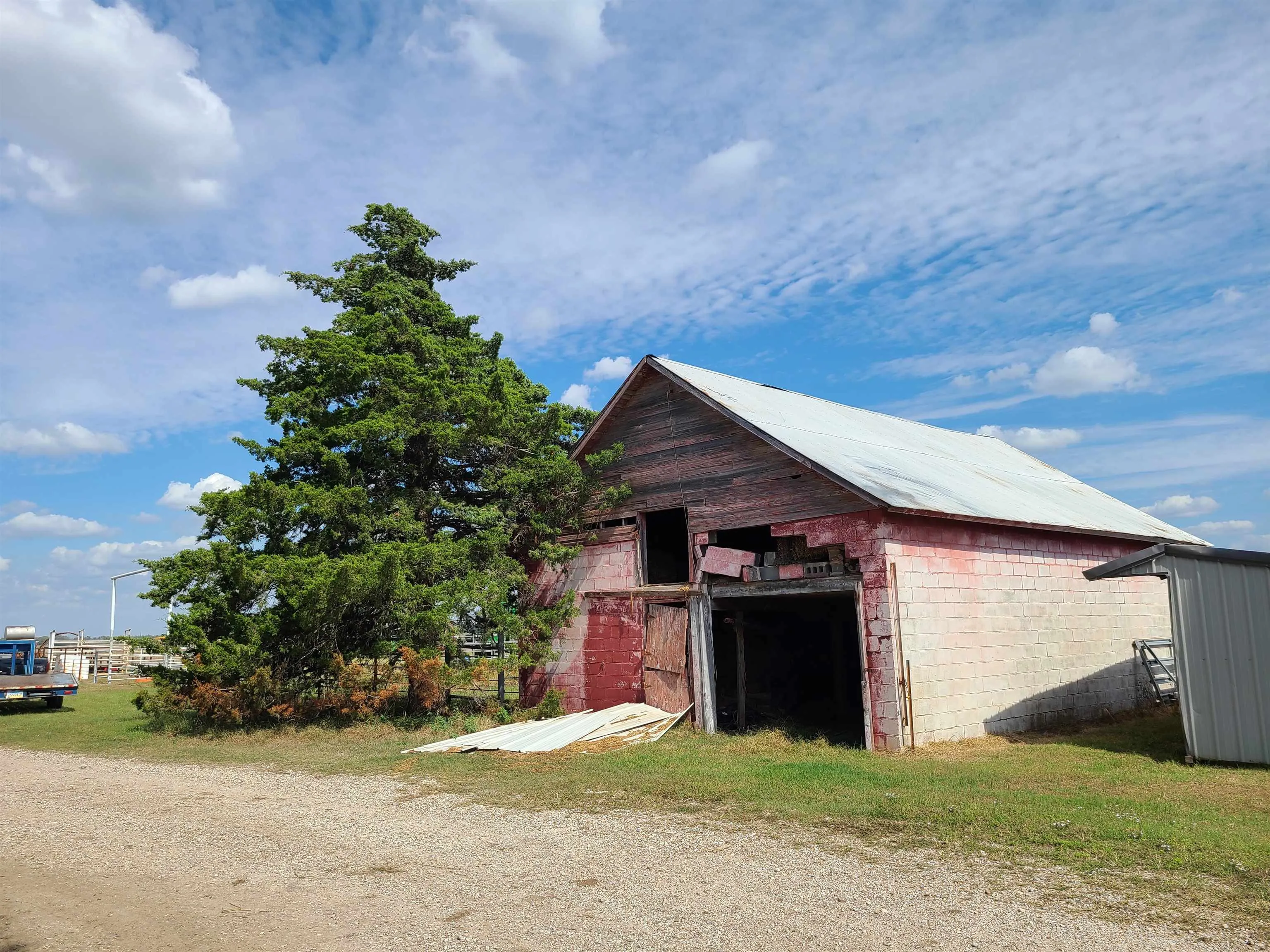 Arkansas City, Kansas 67005, United States, 2 Bedrooms Bedrooms, ,1 BathroomBathrooms,Residential,Pending,245712