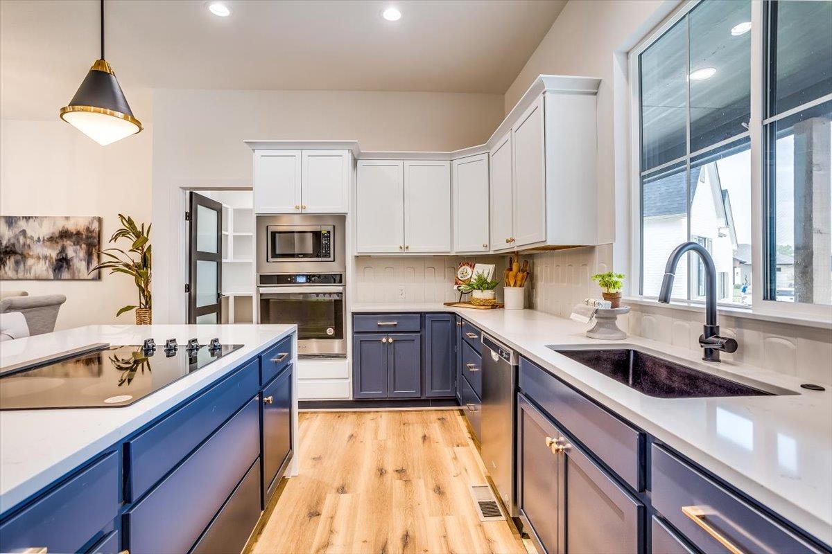 Derby, Kansas 67037, United States, 6 Bedrooms Bedrooms, ,3 BathroomsBathrooms,Residential,Pending,74676