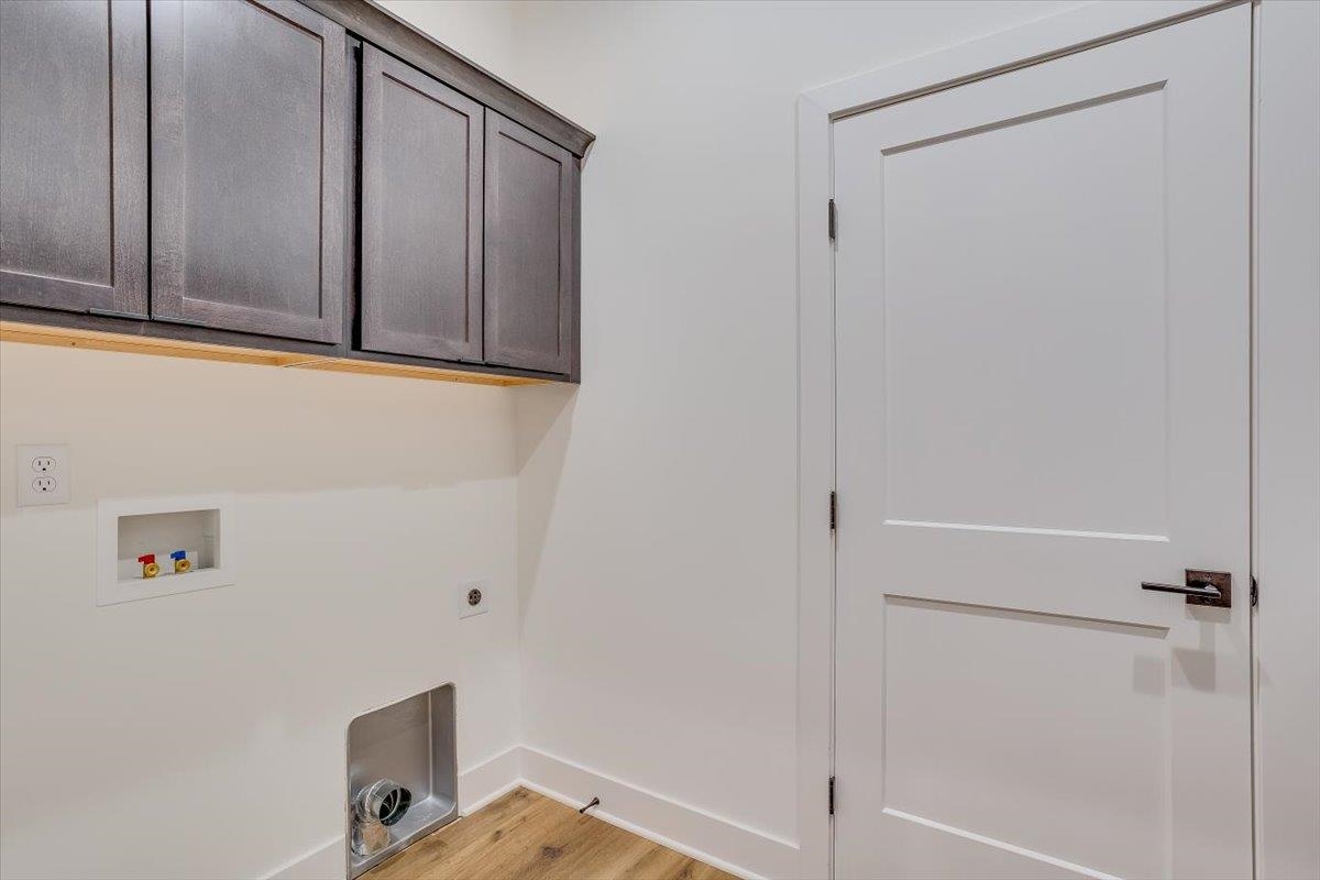 Derby, Kansas 67037, United States, 6 Bedrooms Bedrooms, ,3 BathroomsBathrooms,Residential,Pending,74676