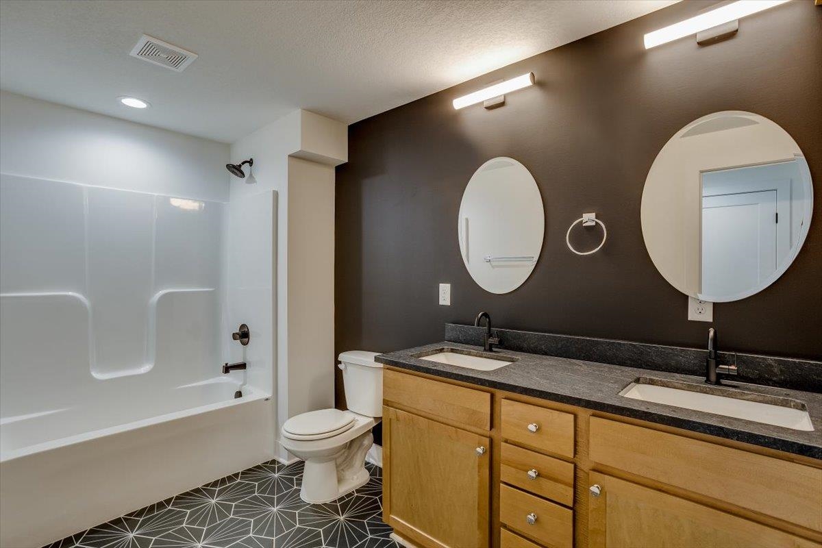 Derby, Kansas 67037, United States, 6 Bedrooms Bedrooms, ,3 BathroomsBathrooms,Residential,Pending,74676