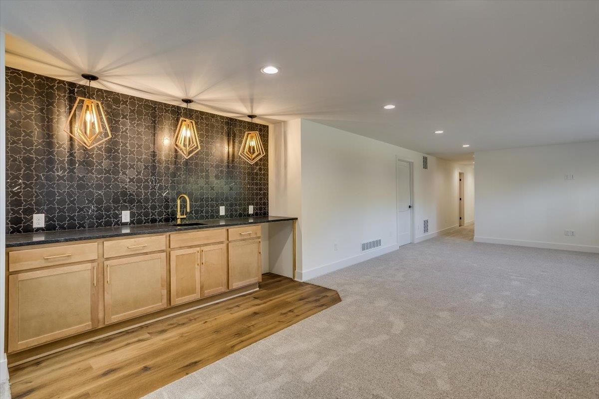 Derby, Kansas 67037, United States, 6 Bedrooms Bedrooms, ,3 BathroomsBathrooms,Residential,Pending,74676