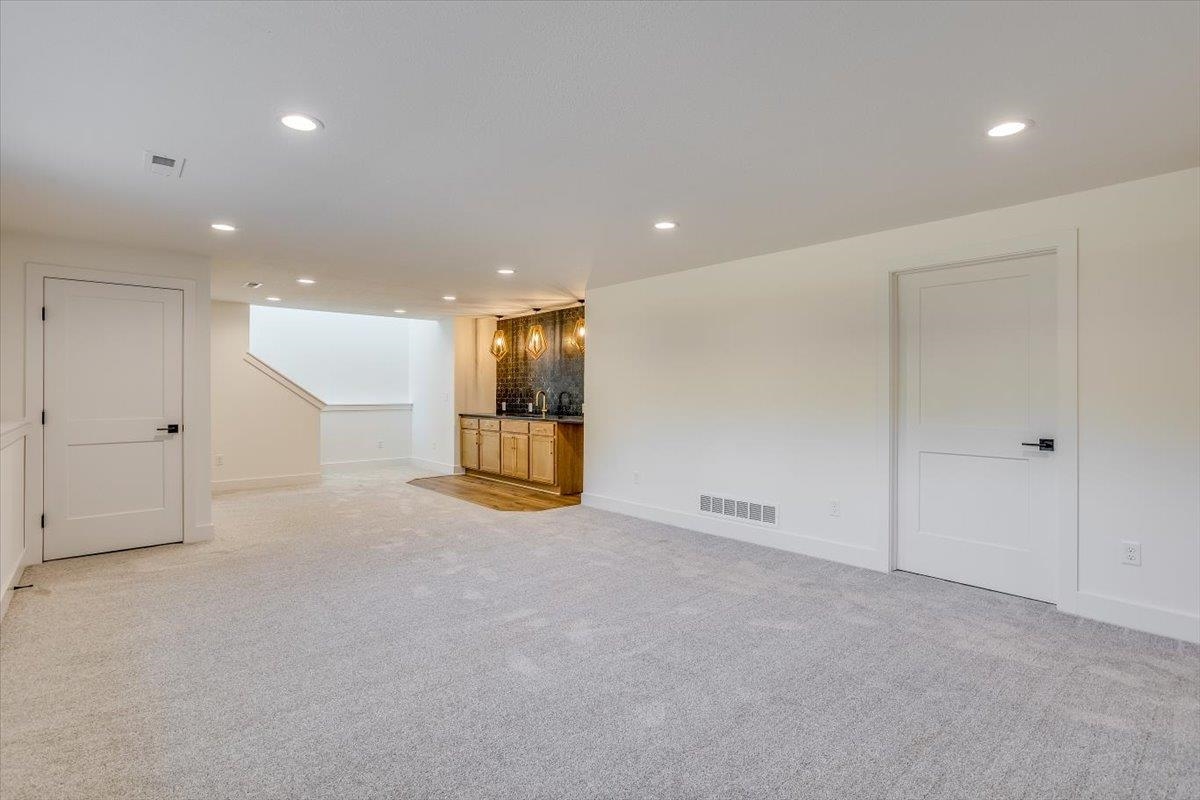 Derby, Kansas 67037, United States, 6 Bedrooms Bedrooms, ,3 BathroomsBathrooms,Residential,Pending,74676