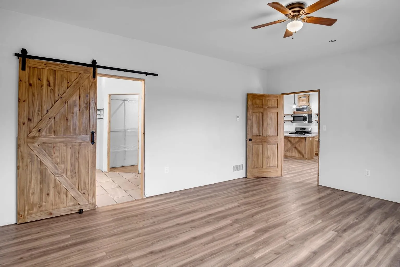 Newton, Kansas 67114, United States, 3 Bedrooms Bedrooms, ,2 BathroomsBathrooms,Residential,Pending,31832