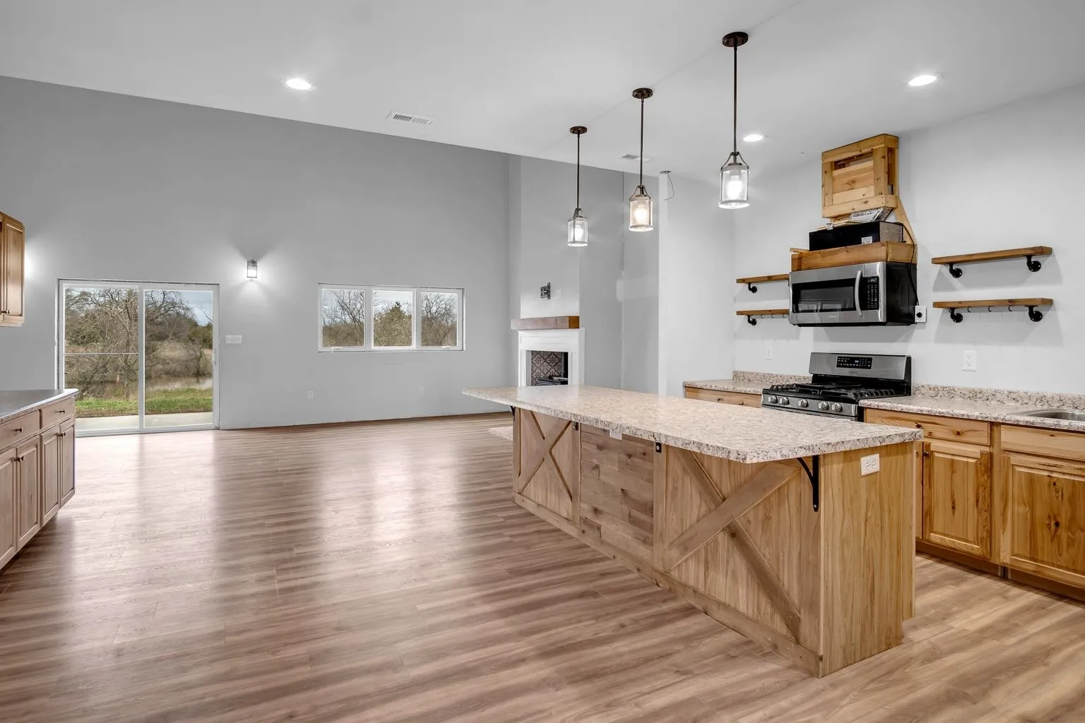 Newton, Kansas 67114, United States, 3 Bedrooms Bedrooms, ,2 BathroomsBathrooms,Residential,Pending,31832