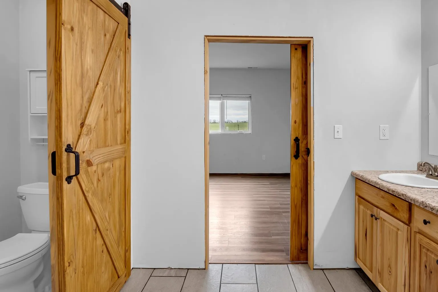 Newton, Kansas 67114, United States, 3 Bedrooms Bedrooms, ,2 BathroomsBathrooms,Residential,Pending,31832