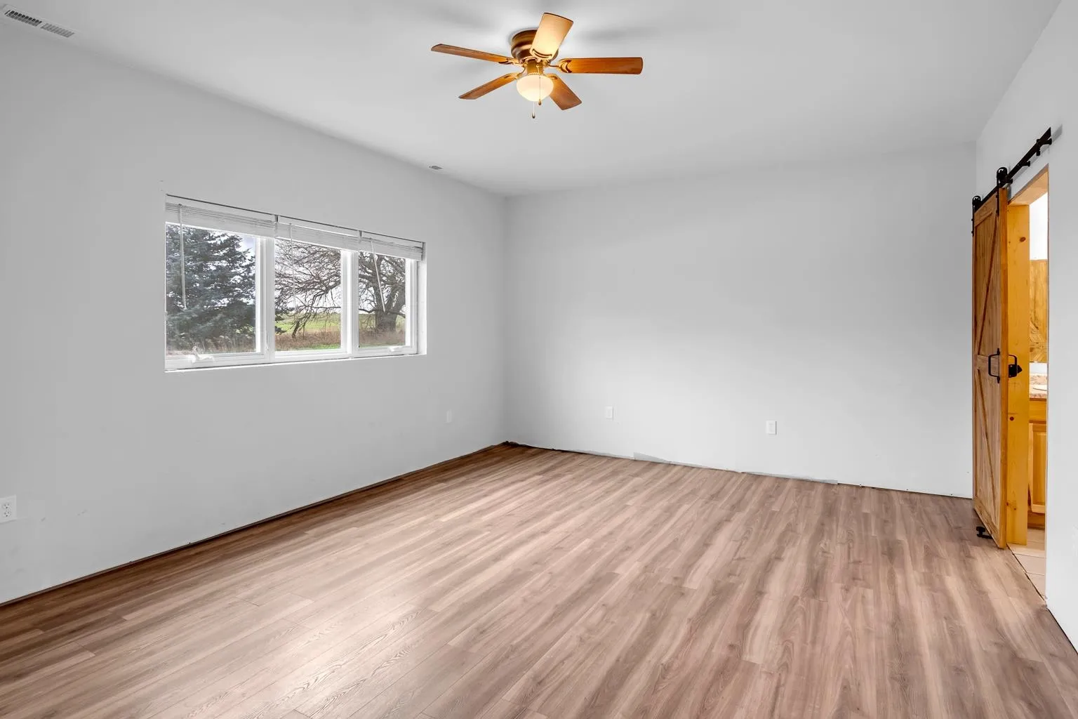 Newton, Kansas 67114, United States, 3 Bedrooms Bedrooms, ,2 BathroomsBathrooms,Residential,Pending,31832