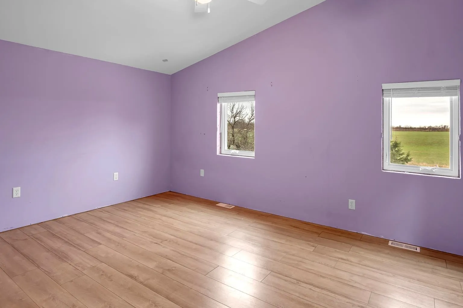 Newton, Kansas 67114, United States, 3 Bedrooms Bedrooms, ,2 BathroomsBathrooms,Residential,Pending,31832