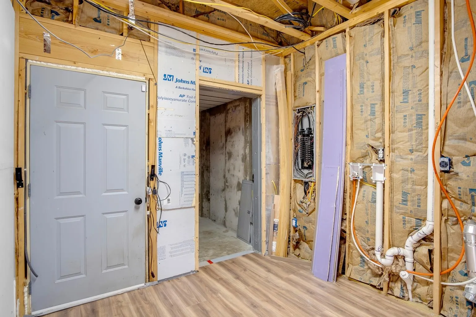 Newton, Kansas 67114, United States, 3 Bedrooms Bedrooms, ,2 BathroomsBathrooms,Residential,Pending,31832