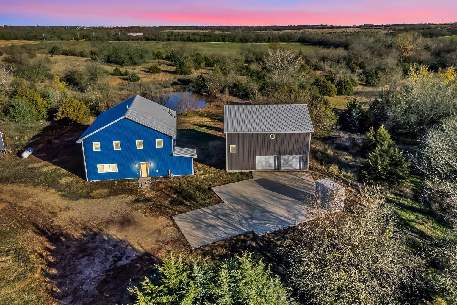 Newton, Kansas 67114, United States, 3 Bedrooms Bedrooms, ,2 BathroomsBathrooms,Residential,Pending,31832