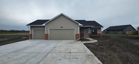 Homes For Sale - 1621 Midway Ct<br/> Valley Center, KS 67147