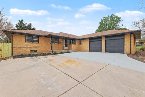Homes For Sale - 801 E Goeldner Ln<br/> Derby, KS 67037