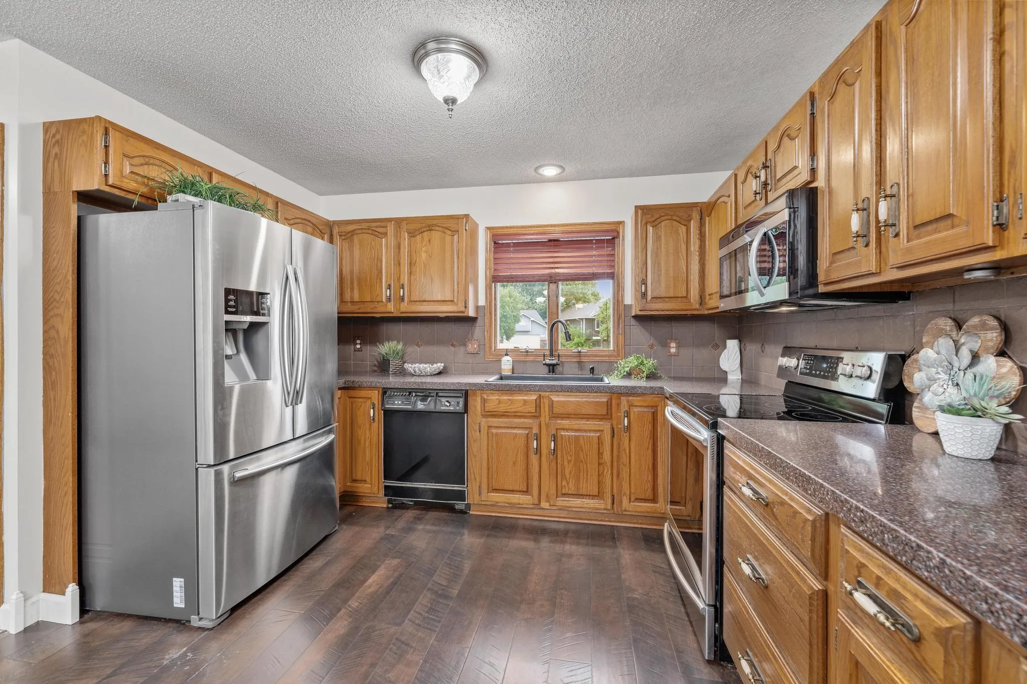 Wichita, Kansas 67215, United States, 3 Bedrooms Bedrooms, ,2 BathroomsBathrooms,Residential,Pending,205367