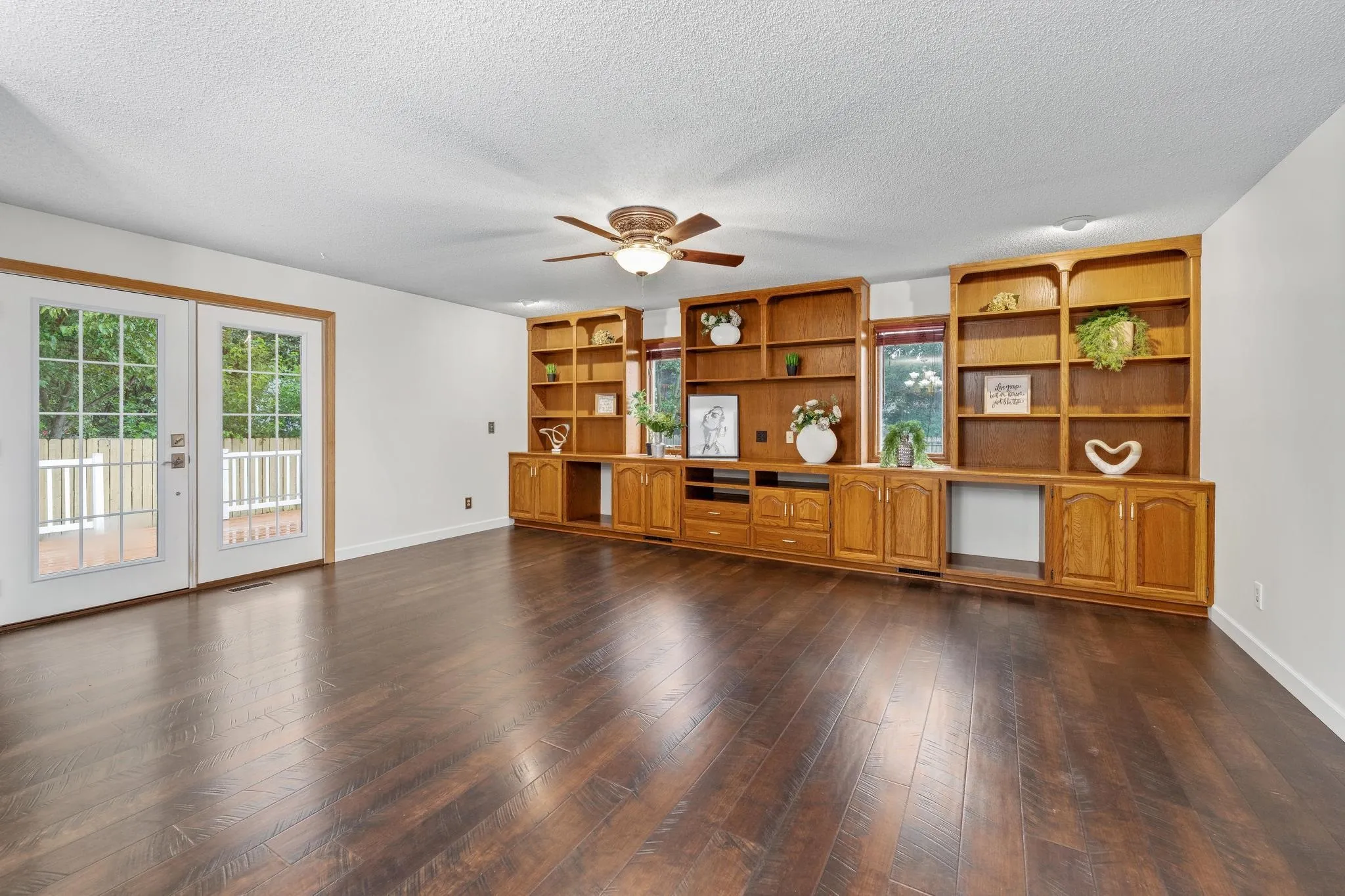 Wichita, Kansas 67215, United States, 3 Bedrooms Bedrooms, ,2 BathroomsBathrooms,Residential,Pending,205367