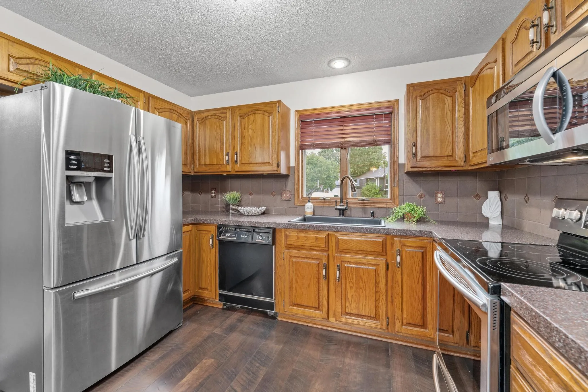 Wichita, Kansas 67215, United States, 3 Bedrooms Bedrooms, ,2 BathroomsBathrooms,Residential,Pending,205367