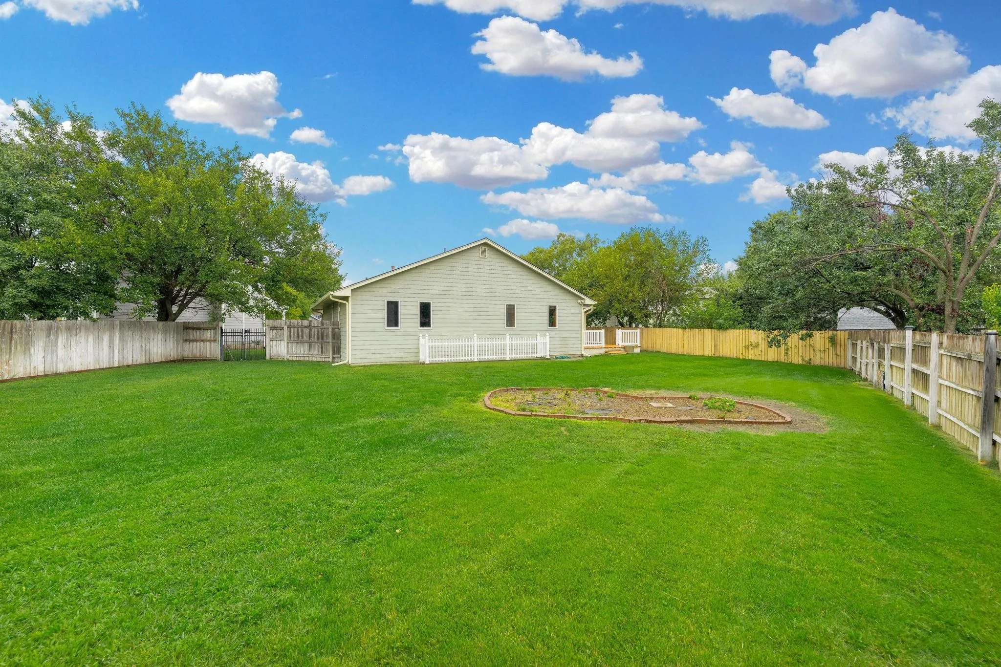 Wichita, Kansas 67215, United States, 3 Bedrooms Bedrooms, ,2 BathroomsBathrooms,Residential,Pending,205367