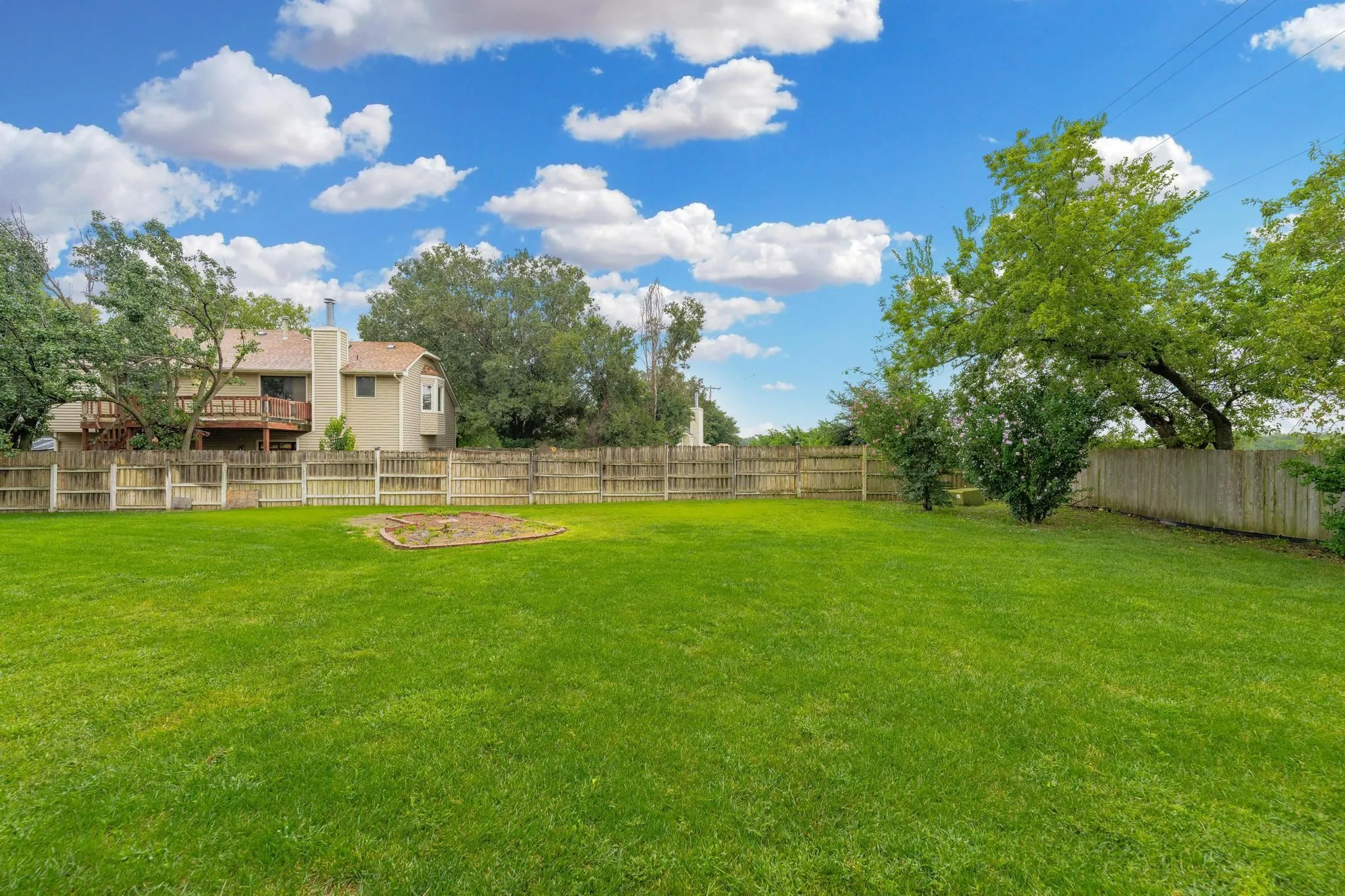 Wichita, Kansas 67215, United States, 3 Bedrooms Bedrooms, ,2 BathroomsBathrooms,Residential,Pending,205367