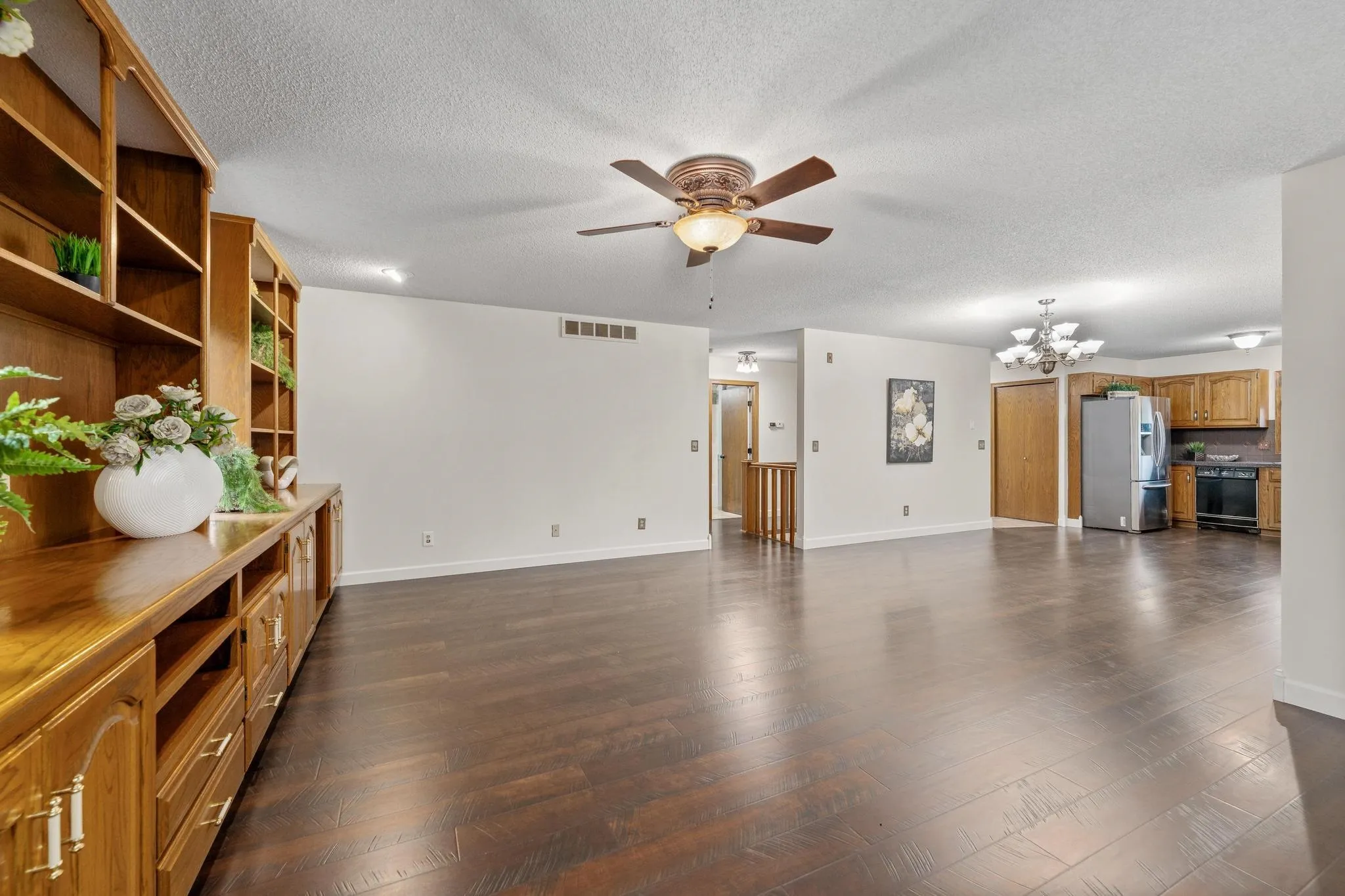 Wichita, Kansas 67215, United States, 3 Bedrooms Bedrooms, ,2 BathroomsBathrooms,Residential,Pending,205367