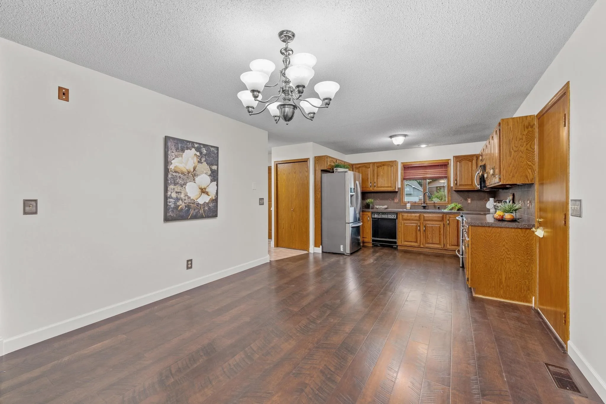 Wichita, Kansas 67215, United States, 3 Bedrooms Bedrooms, ,2 BathroomsBathrooms,Residential,Pending,205367