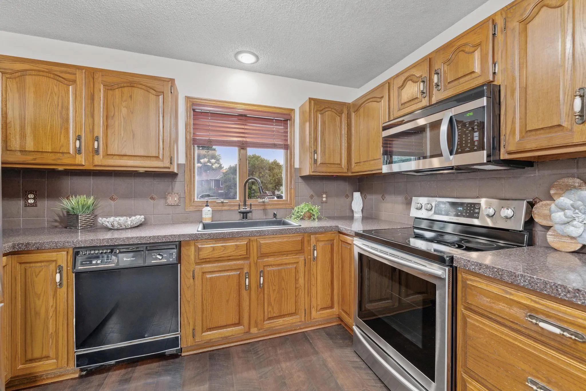 Wichita, Kansas 67215, United States, 3 Bedrooms Bedrooms, ,2 BathroomsBathrooms,Residential,Pending,205367