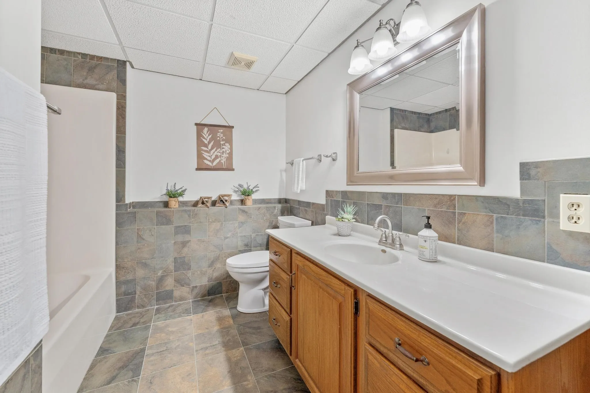 Wichita, Kansas 67215, United States, 3 Bedrooms Bedrooms, ,2 BathroomsBathrooms,Residential,Pending,205367