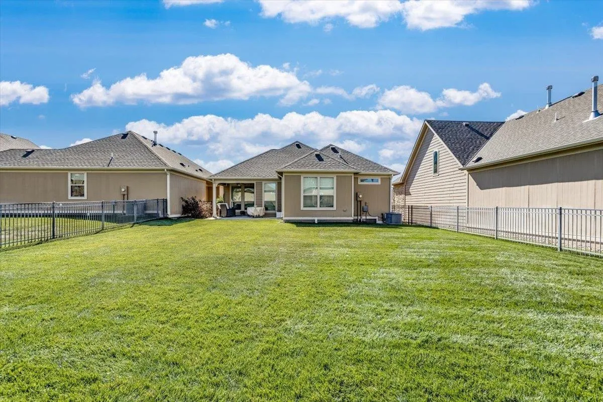 Derby, Kansas 67037, United States, 2 Bedrooms Bedrooms, ,2 BathroomsBathrooms,Residential,Pending,38401