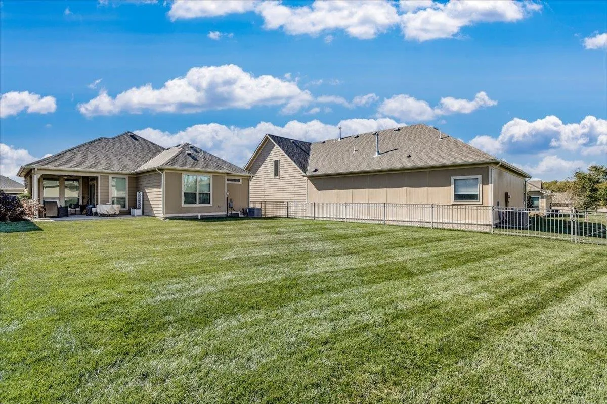 Derby, Kansas 67037, United States, 2 Bedrooms Bedrooms, ,2 BathroomsBathrooms,Residential,Pending,38401