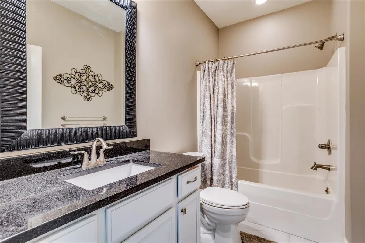 Derby, Kansas 67037, United States, 2 Bedrooms Bedrooms, ,2 BathroomsBathrooms,Residential,Pending,38401