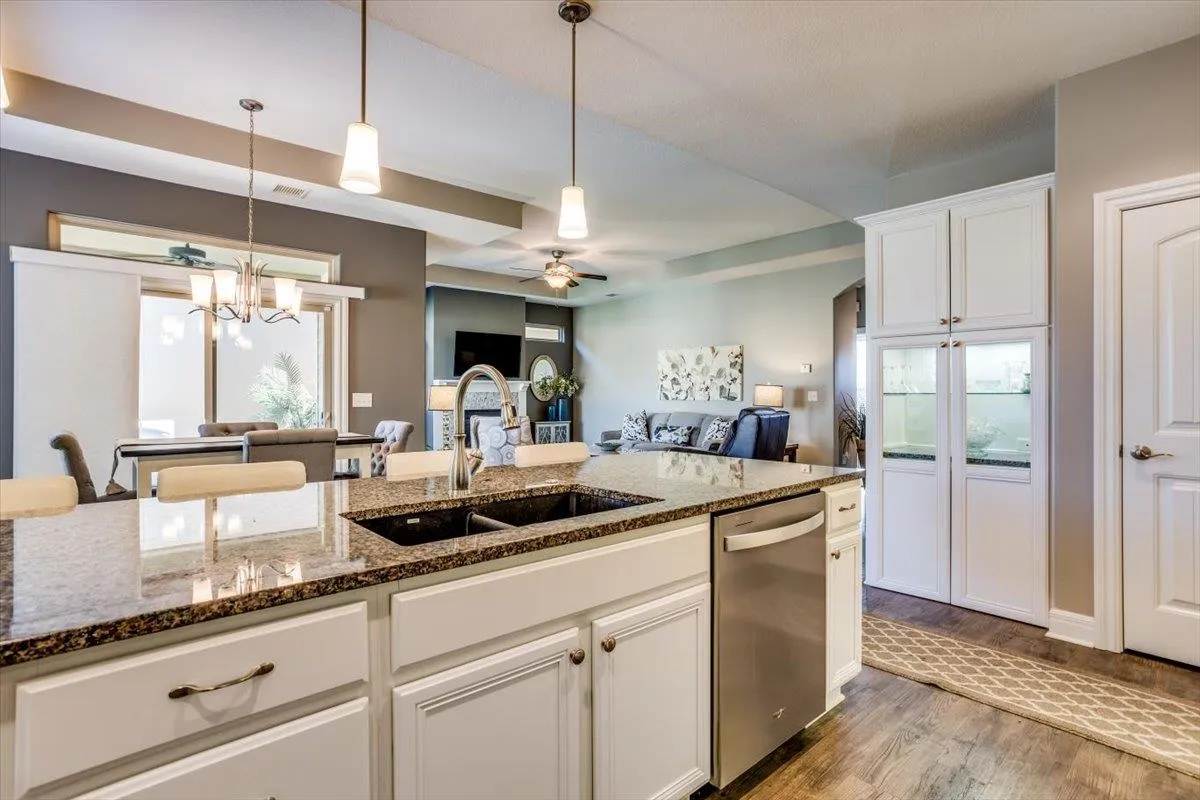 Derby, Kansas 67037, United States, 2 Bedrooms Bedrooms, ,2 BathroomsBathrooms,Residential,Pending,38401