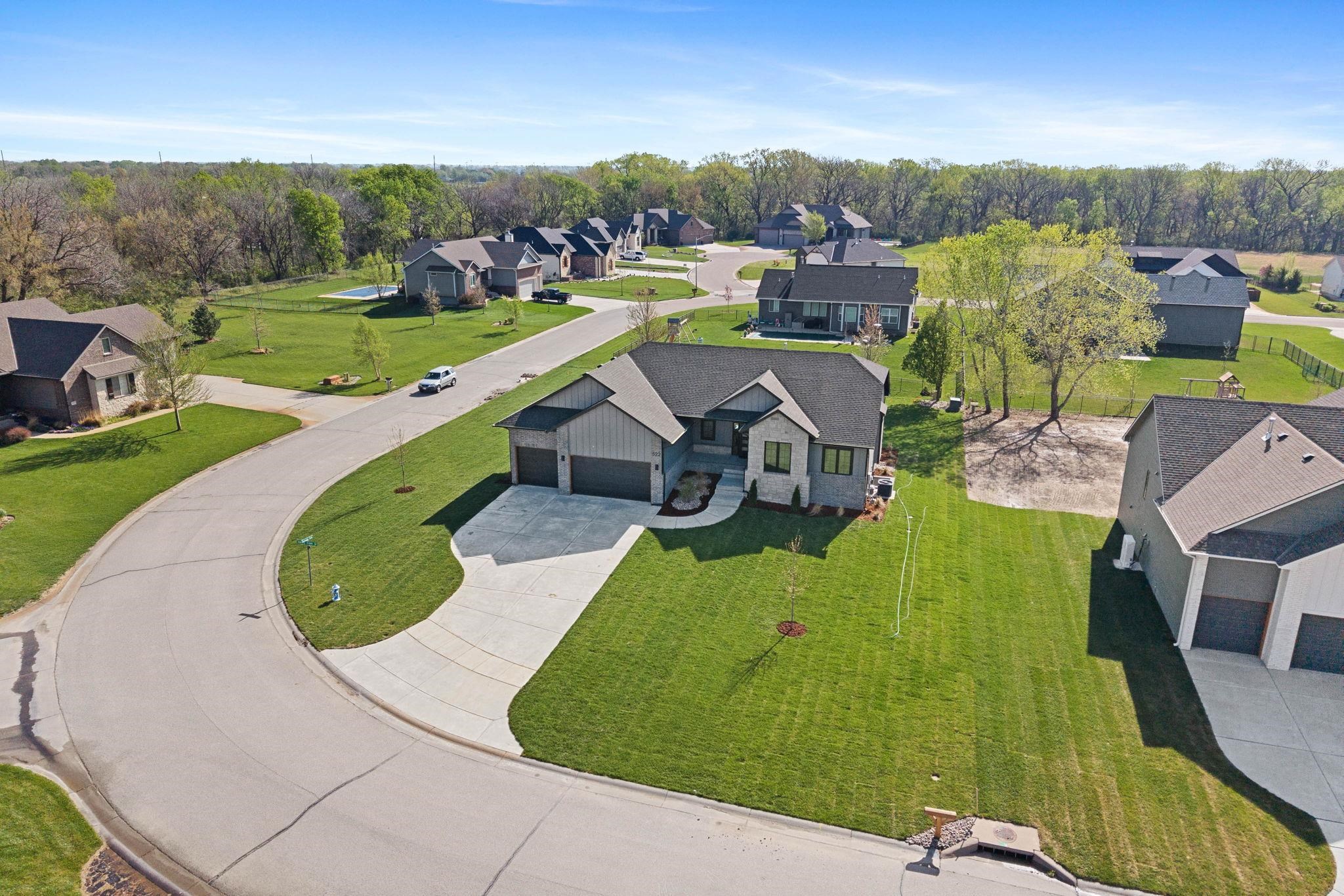 522 N Valley Creek Dr, Wichita, Kansas image 3