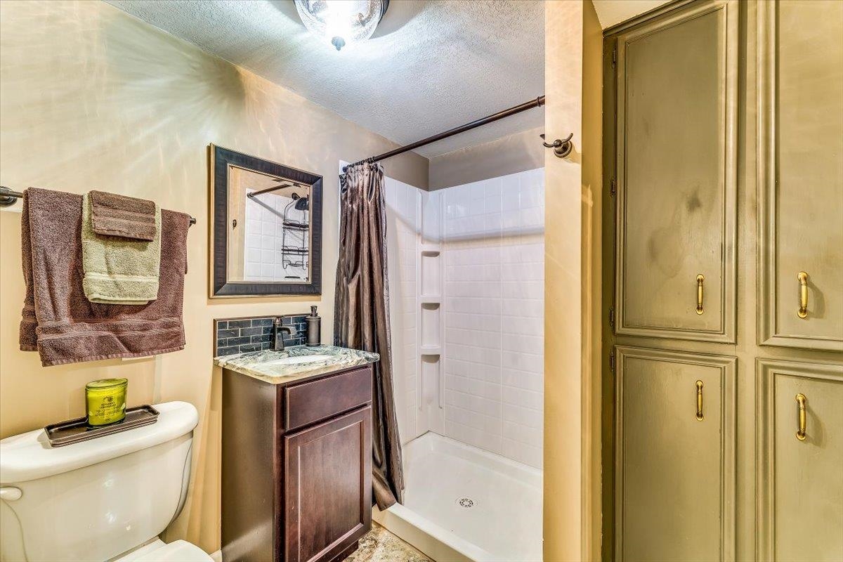 Derby, Kansas 67037, United States, 4 Bedrooms Bedrooms, ,5 BathroomsBathrooms,Residential,Pending,65774