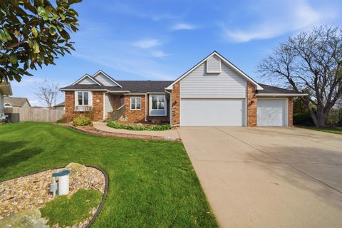 Homes For Sale - 110 N Karren Ct<br/> Wichita, KS 67212