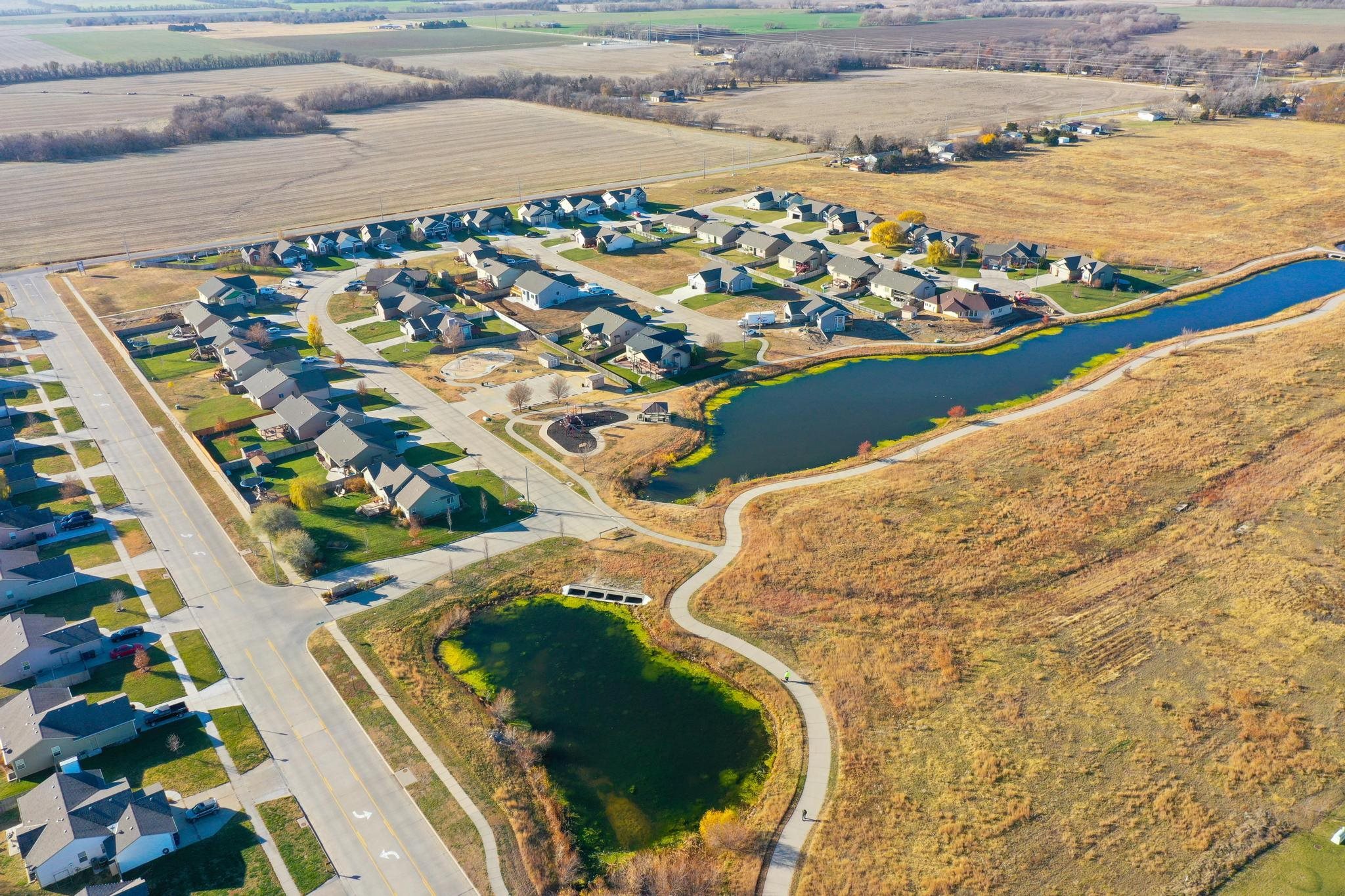 206 Springlake Ct, Newton, Kansas image 8