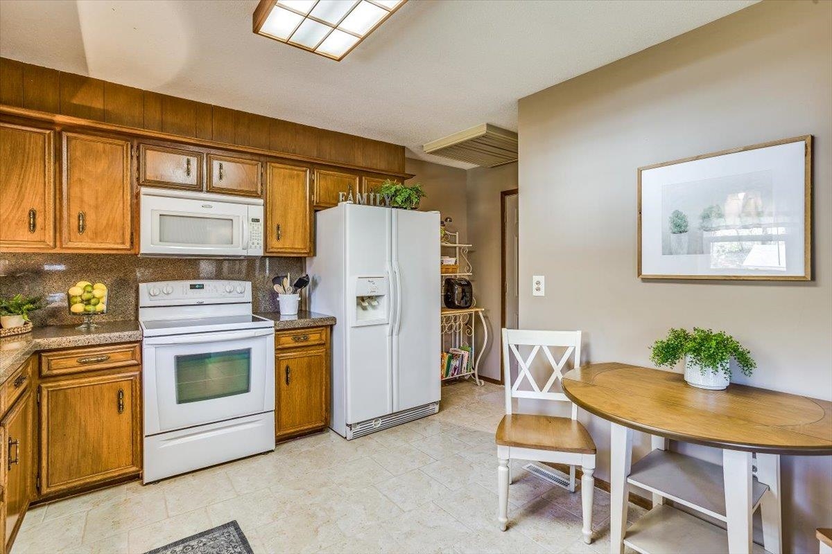 Derby, Kansas 67037, United States, 3 Bedrooms Bedrooms, ,3 BathroomsBathrooms,Residential,Pending,68690