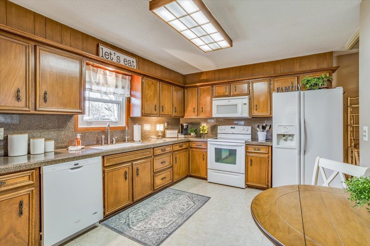 Derby, Kansas 67037, United States, 3 Bedrooms Bedrooms, ,3 BathroomsBathrooms,Residential,Pending,68690