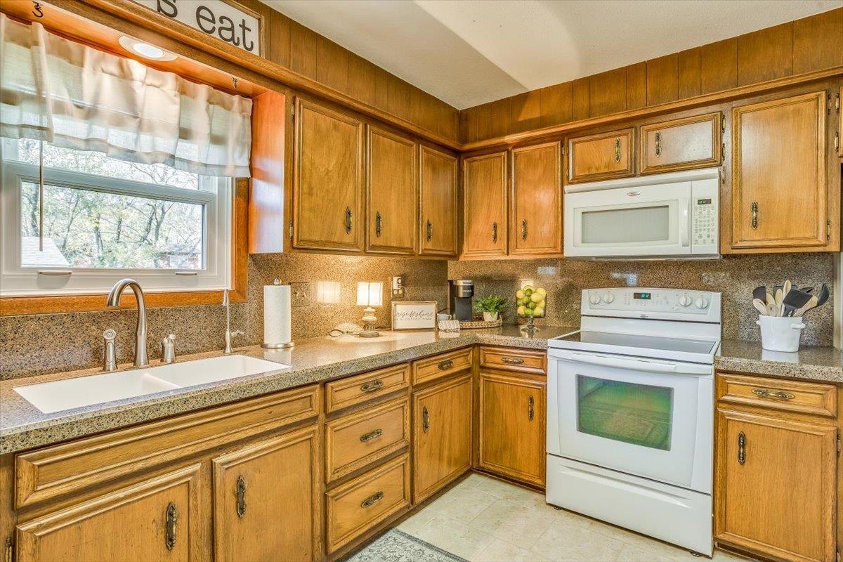 Derby, Kansas 67037, United States, 3 Bedrooms Bedrooms, ,3 BathroomsBathrooms,Residential,Pending,68690