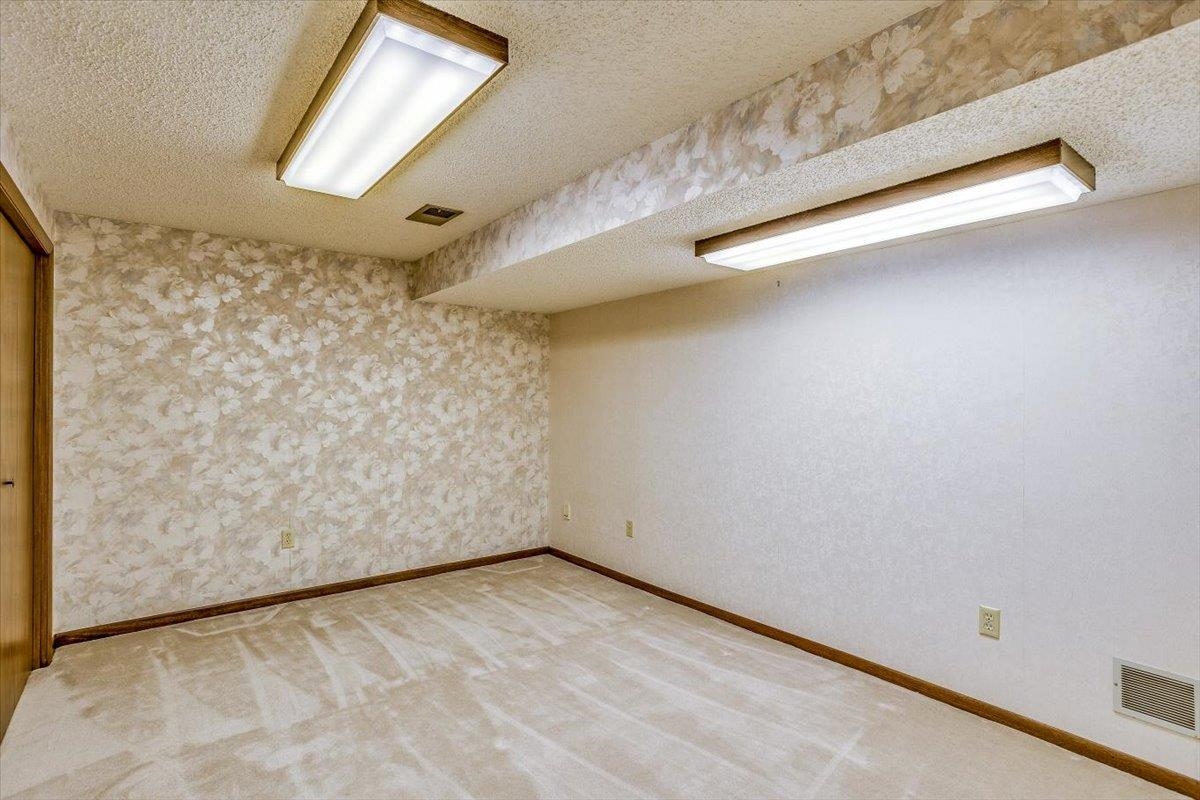 Derby, Kansas 67037, United States, 3 Bedrooms Bedrooms, ,3 BathroomsBathrooms,Residential,Pending,68690