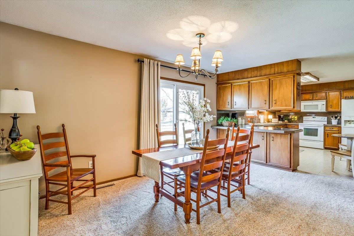 Derby, Kansas 67037, United States, 3 Bedrooms Bedrooms, ,3 BathroomsBathrooms,Residential,Pending,68690