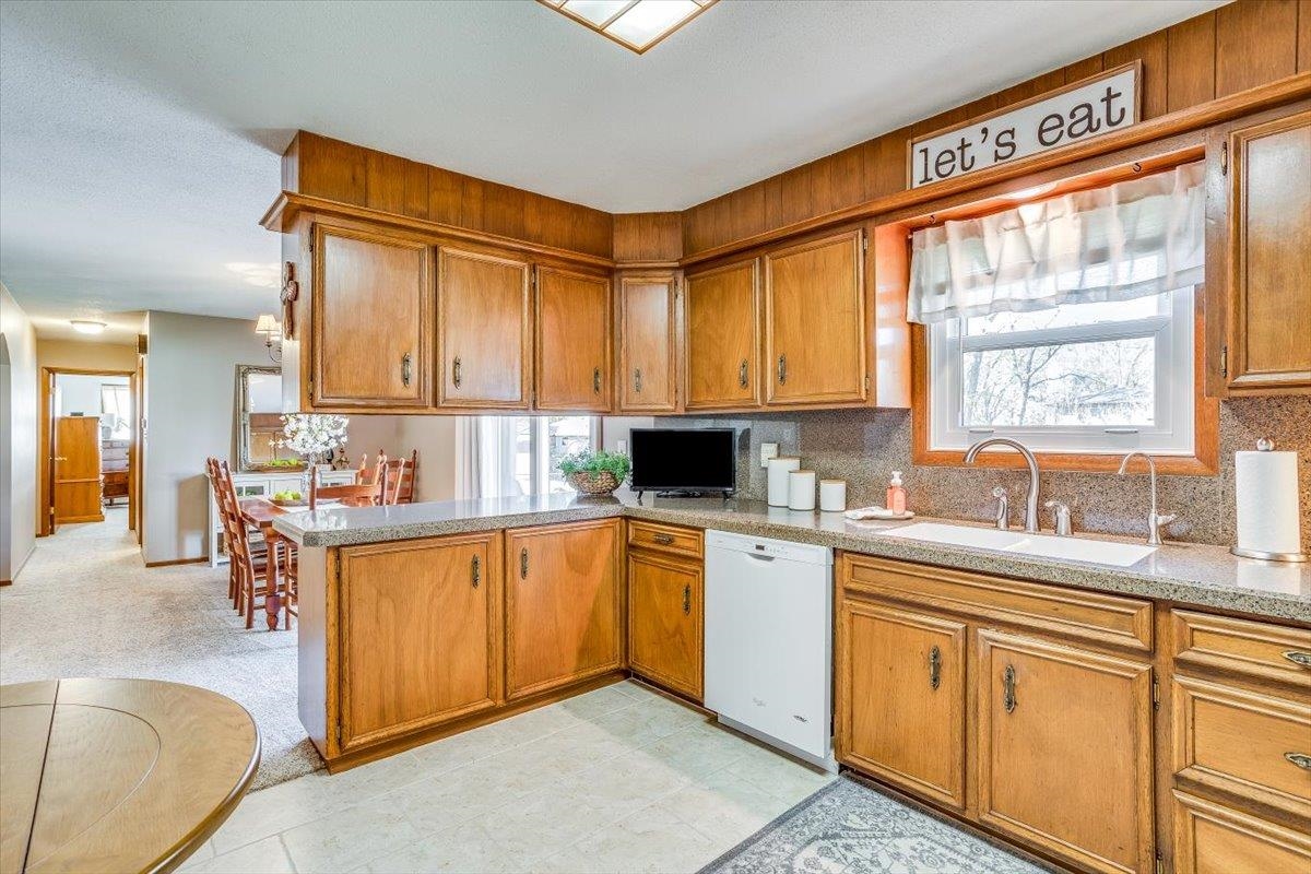 Derby, Kansas 67037, United States, 3 Bedrooms Bedrooms, ,3 BathroomsBathrooms,Residential,Pending,68690