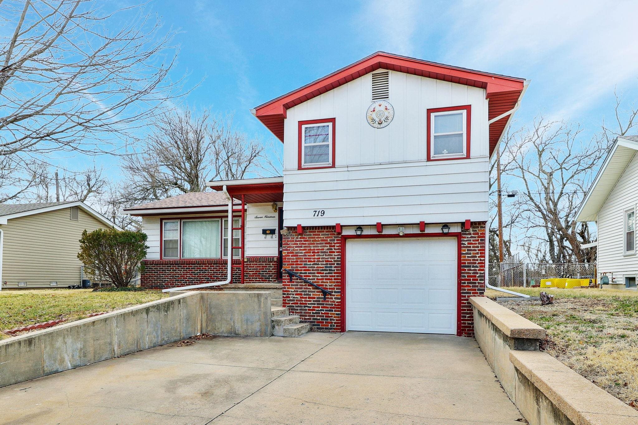 719 Fredrick Dr, El Dorado, Kansas image 3