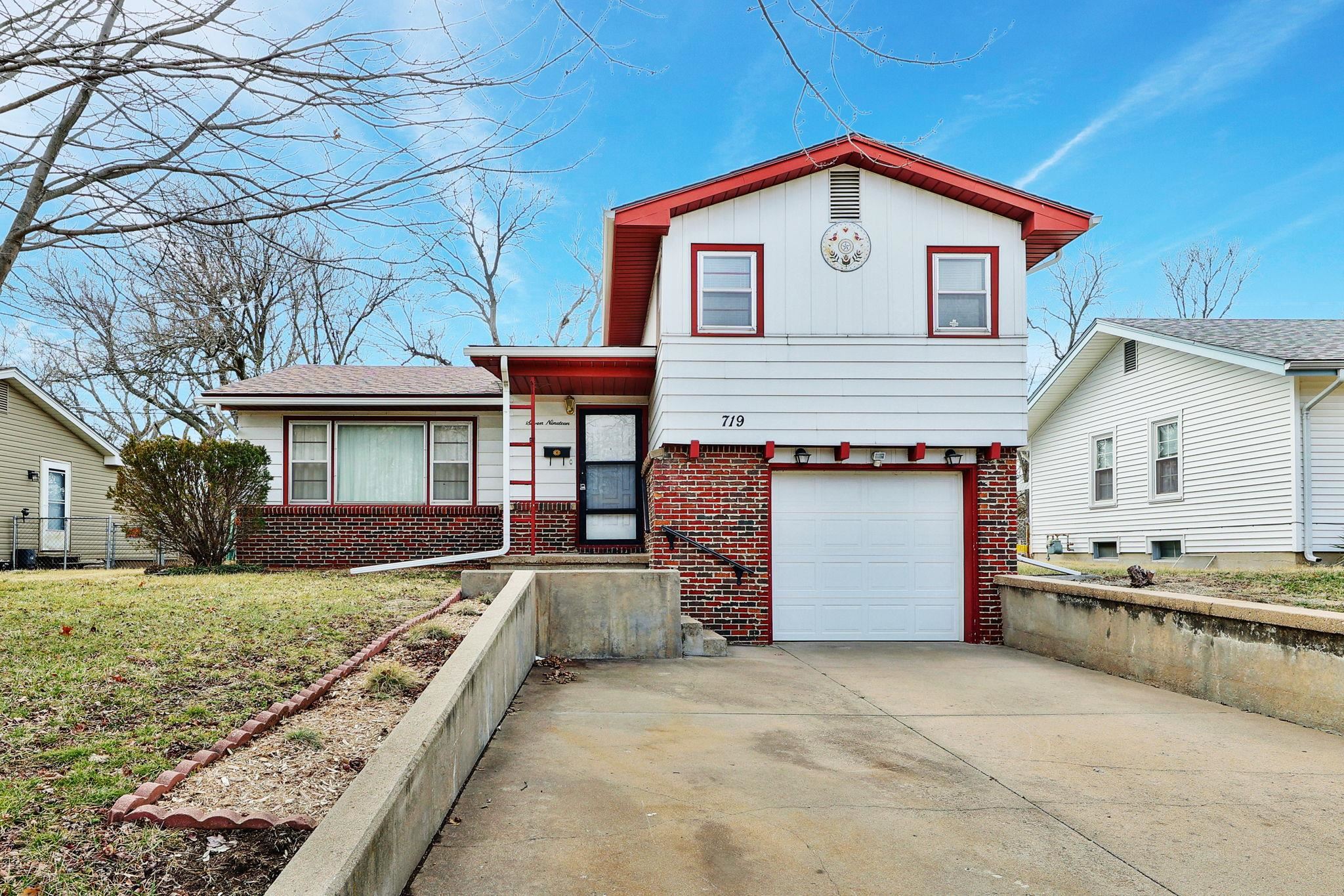 719 Fredrick Dr, El Dorado, Kansas image 1