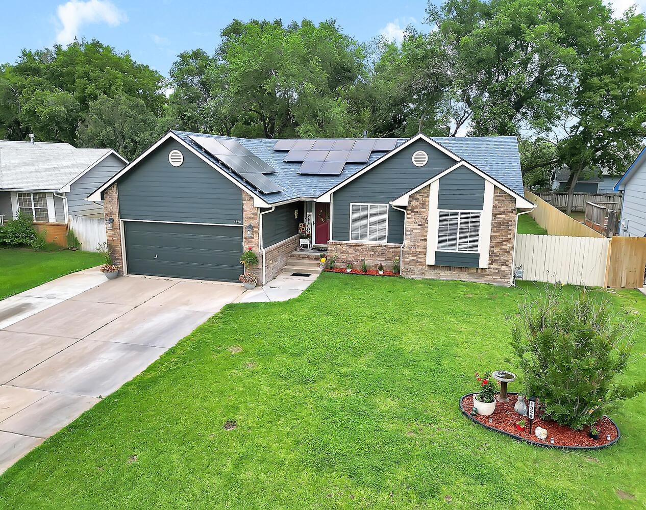 1320 E Lonna St, Haysville, Kansas image 2