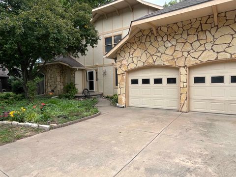 Homes For Sale - 3261 N Hood Ct<br/> Wichita, KS 67204