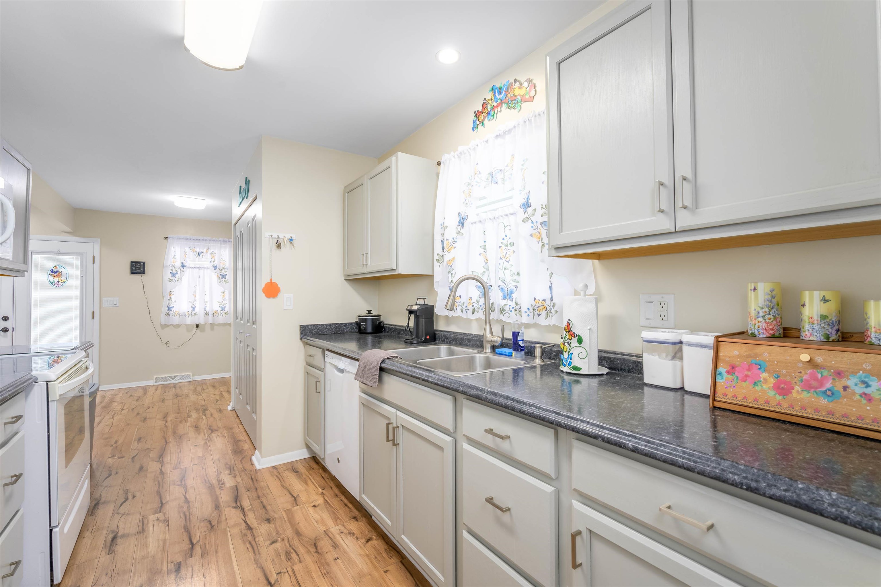 428 E 1st Ave, Cheney, Kansas image 3