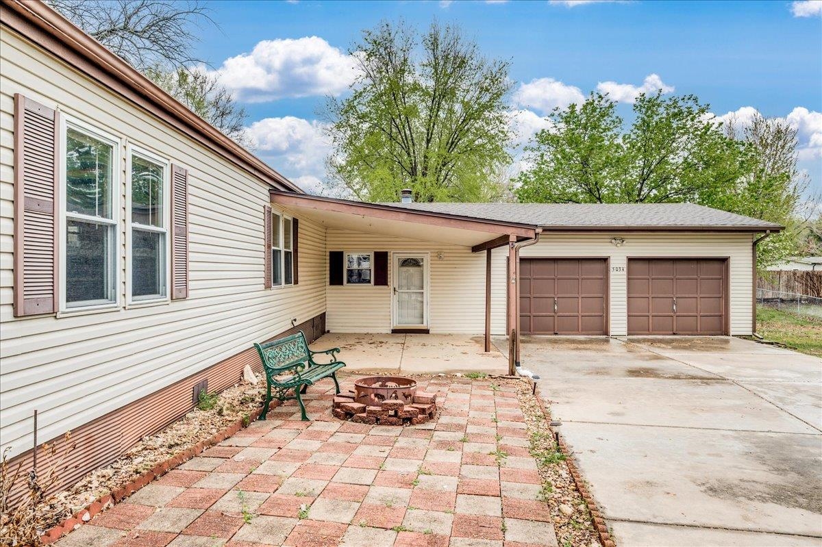 5034 S Broadview Ct, Wichita, Kansas image 2