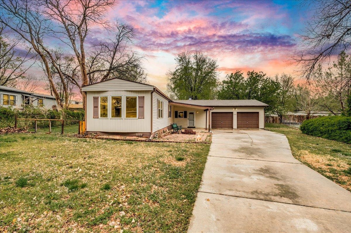 5034 S Broadview Ct, Wichita, Kansas image 1