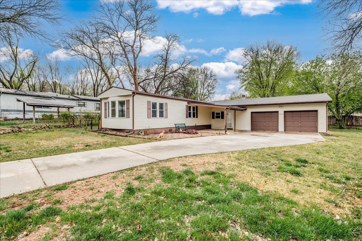 5034 S Broadview Ct, Wichita, Kansas image 3