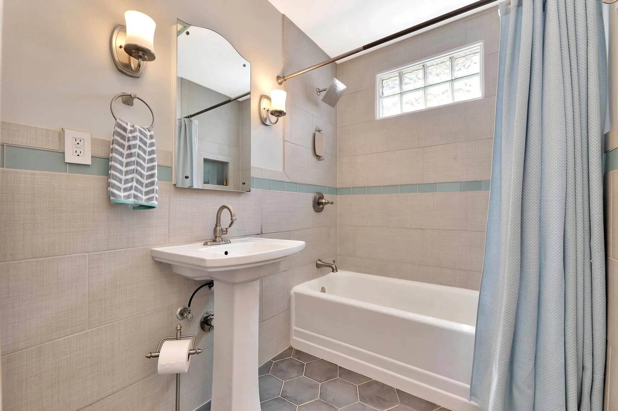 Wichita, Kansas 67208, United States, 4 Bedrooms Bedrooms, ,3 BathroomsBathrooms,Residential,Active,204607