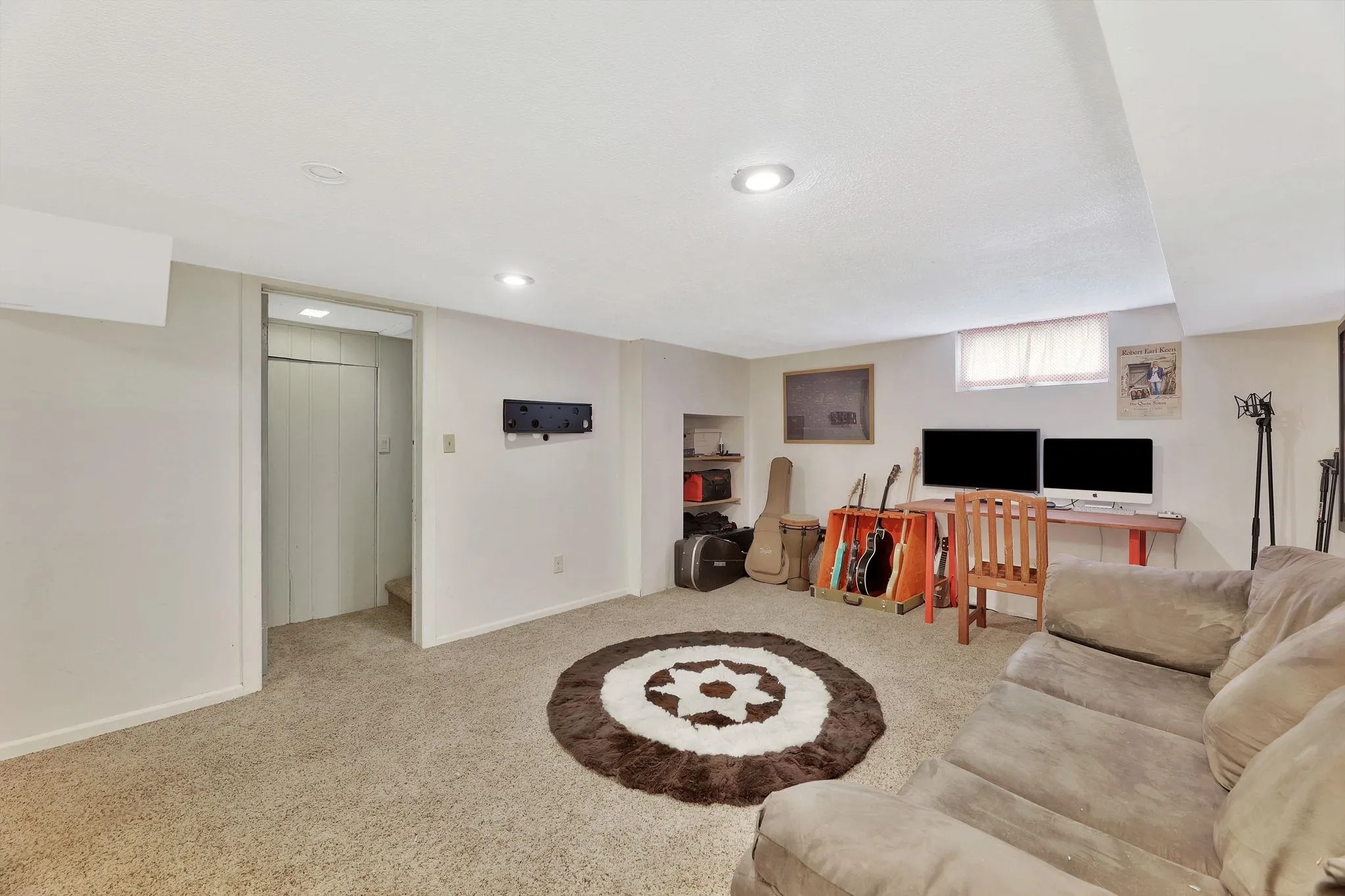 Wichita, Kansas 67208, United States, 4 Bedrooms Bedrooms, ,3 BathroomsBathrooms,Residential,Active,204607