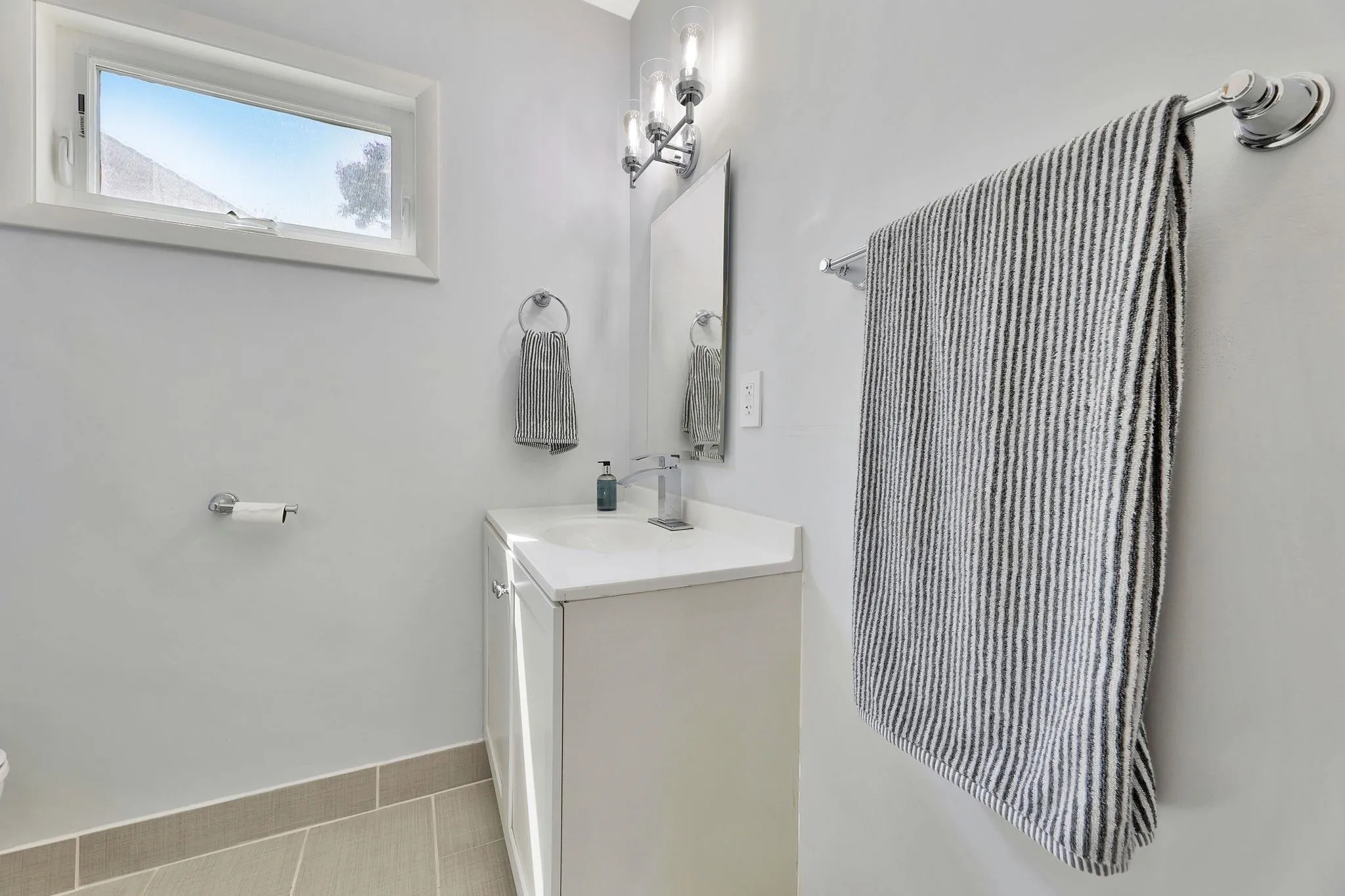 Wichita, Kansas 67208, United States, 4 Bedrooms Bedrooms, ,3 BathroomsBathrooms,Residential,Active,204607